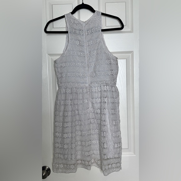 🌸 White Floral Embroidered Dress - Picture 7 of 7